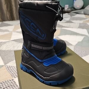 Keen Insulated Snow Boots Never Worn
